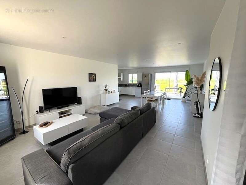 Maison à SAINT-JEAN-D'ANGELY