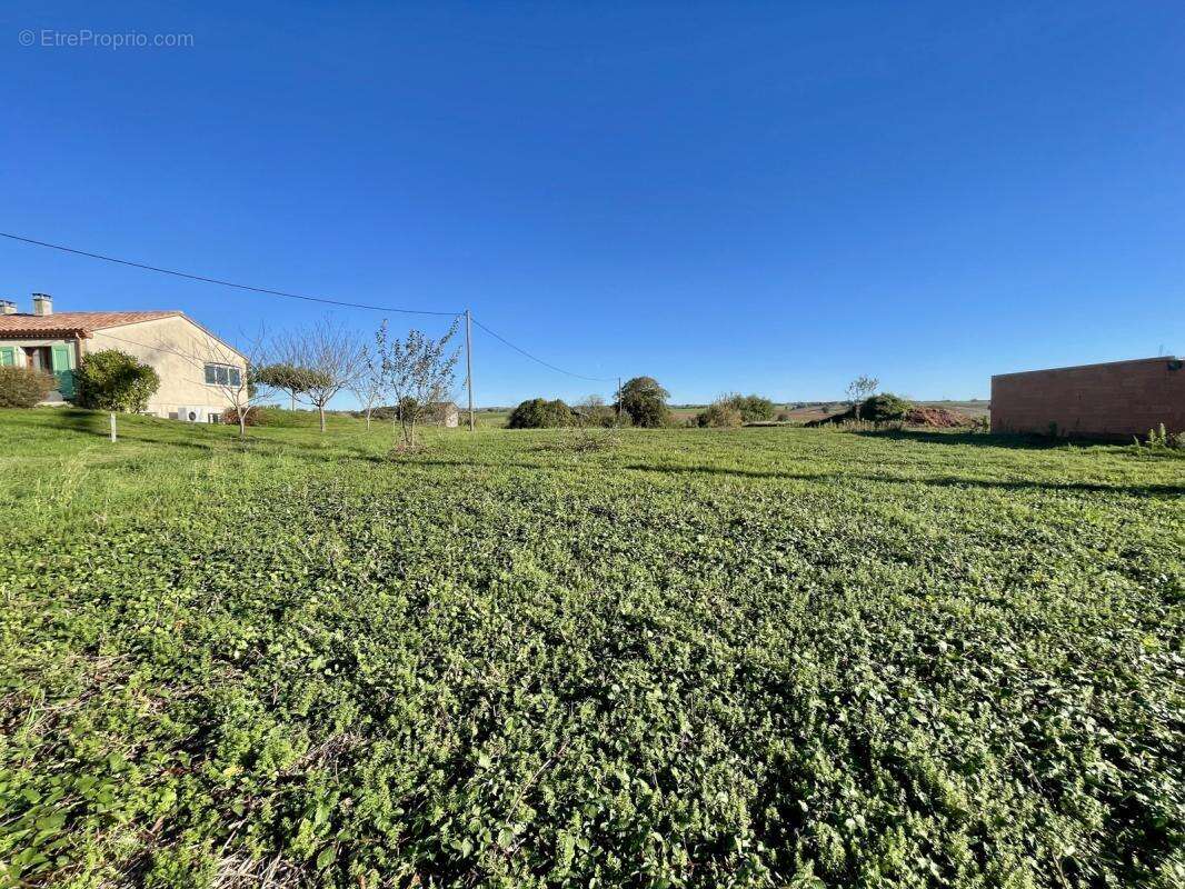 Terrain à BELLEGARDE