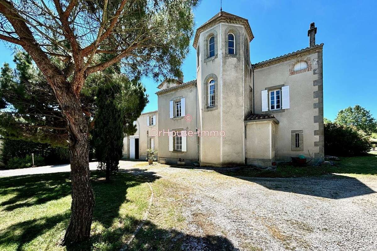 885 m² à Carcassonne  - photo 3