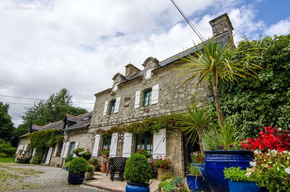 Propriété de caractère en Bretagne avec grand gîte, piscine et 1,6 hectare  résidence principale et potentiel de revenus près d - photo 4