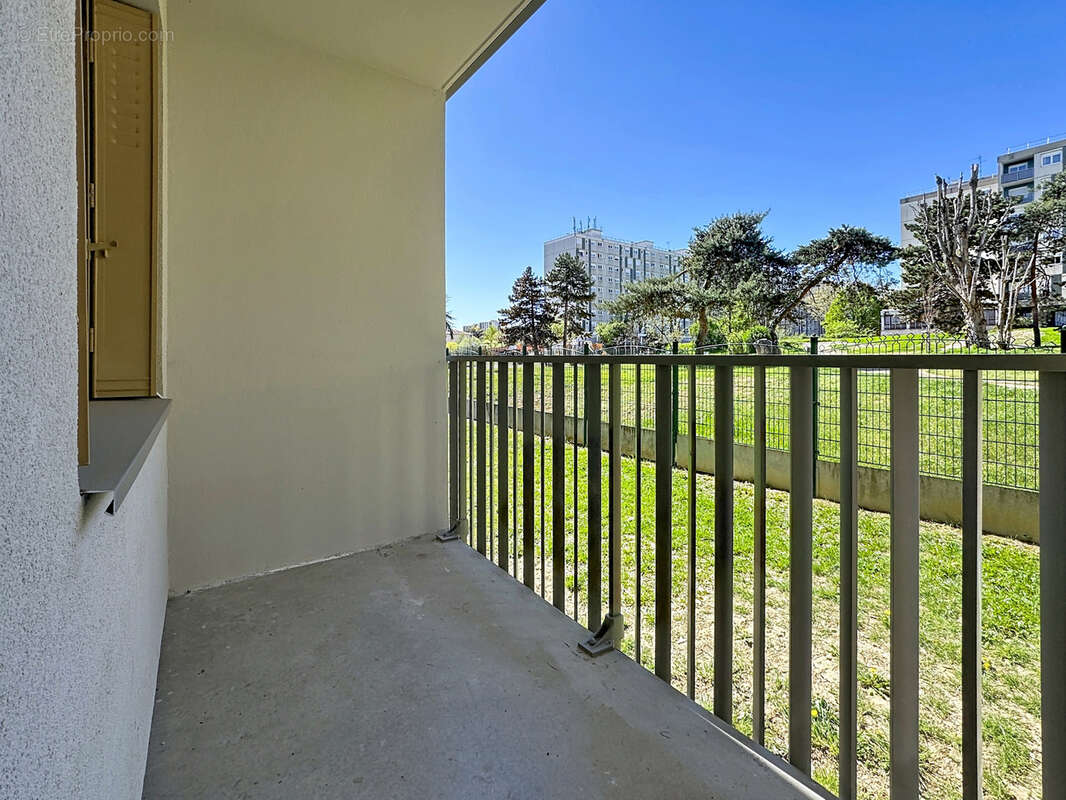 Appartement à SAINT-GENIS-LAVAL