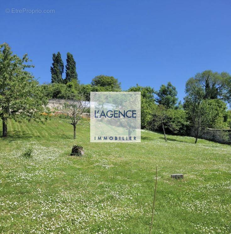 Terrain à VAILLY-SUR-AISNE
