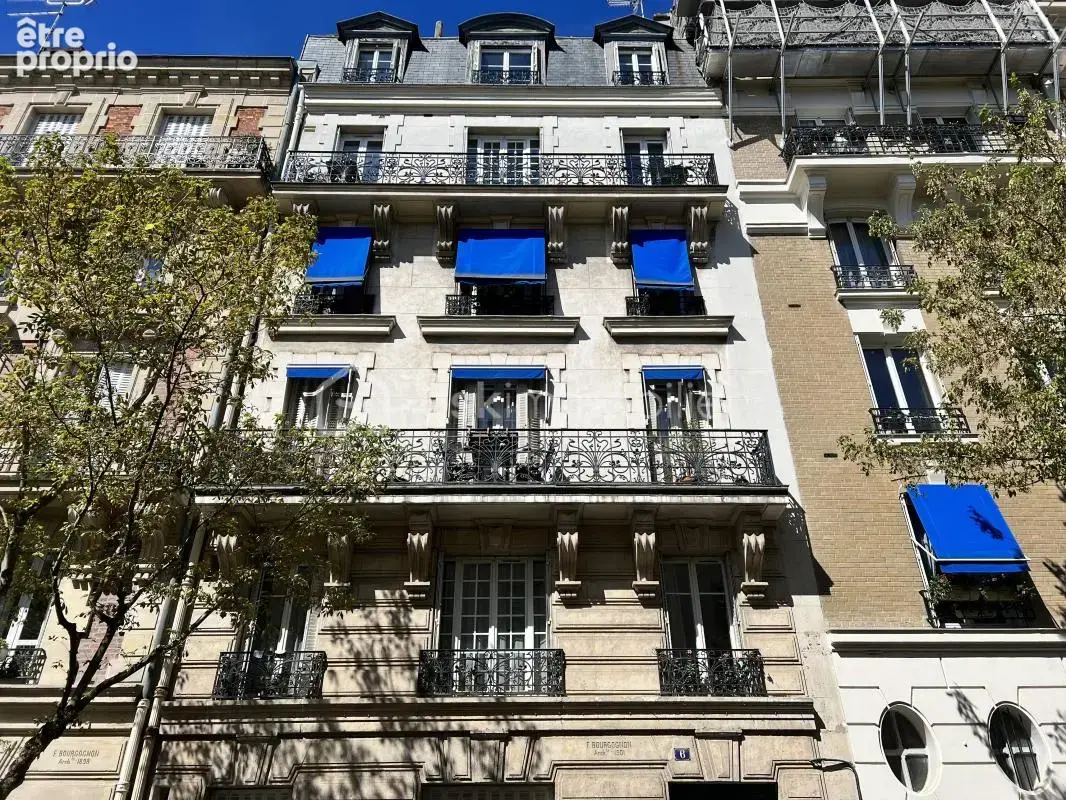 Vivez l'histoire au cœur de la ville dans un appartement à 2 pas du château de Vincennes au dernier étage ! - photo 2
