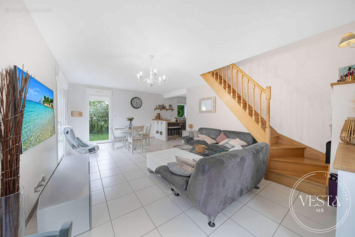 Maison à BELLENEUVE