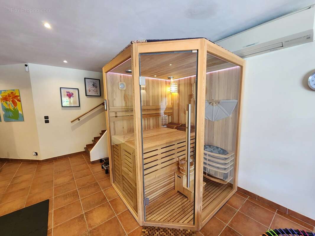 Superbe Villa de Campagne Alliant Luxe Moderne et un Magnifique Terrain - photo 21