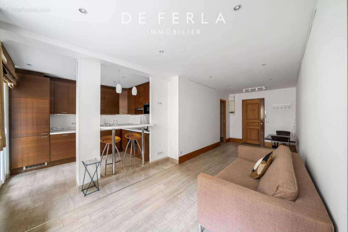 Appartement à PARIS-8E