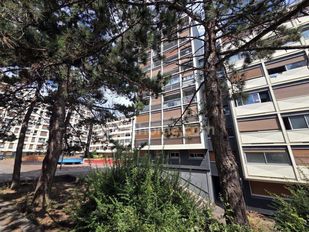 Sarcelles - Place Charcot - Appartement 3 pièces - 72 m2 - Balcons - 1er étage - 142 000 € FAI - photo 12