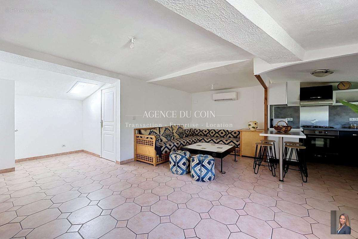 Appartement à LE MUY