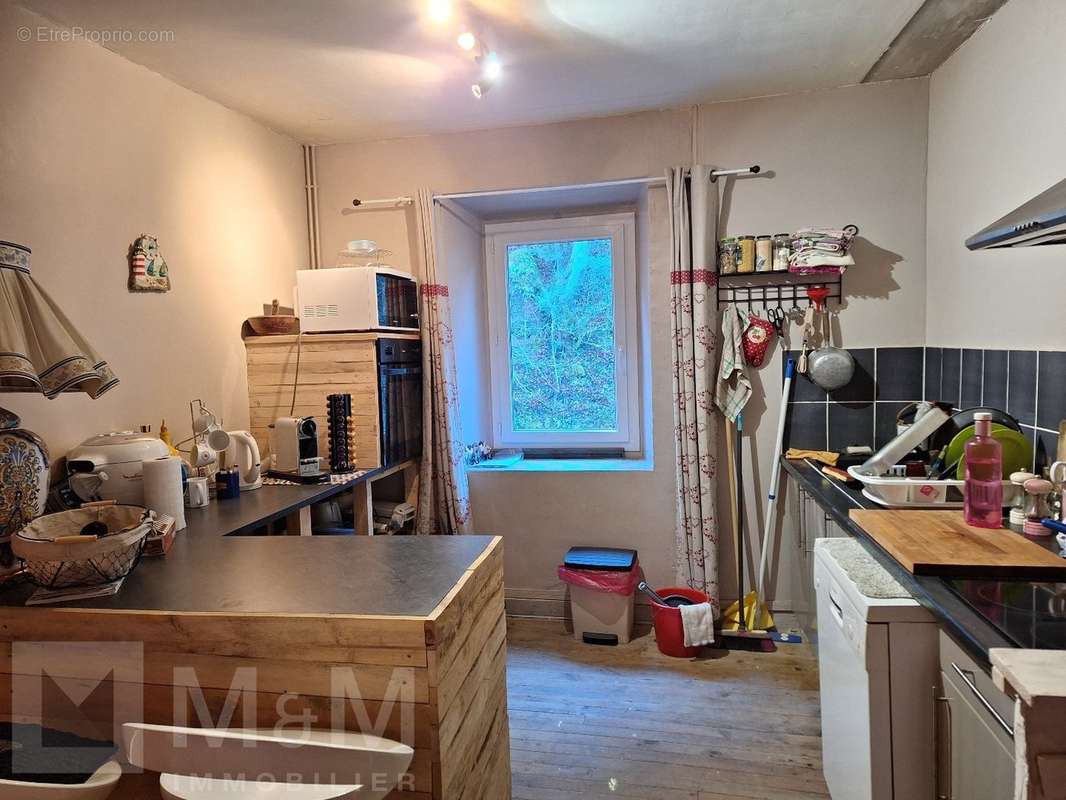 Maison à ESCOULOUBRE