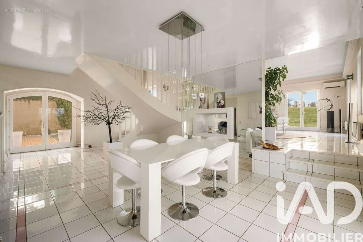 Photo 8 - Maison à SAINT-GENIS-LAVAL
