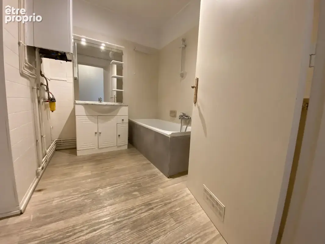 SARREGUEMINES, F2 - balcon, ascenseur, chauffage individuel, DPE C - photo 4