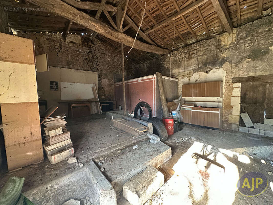 Autre à SAINT-SORLIN-DE-CONAC
