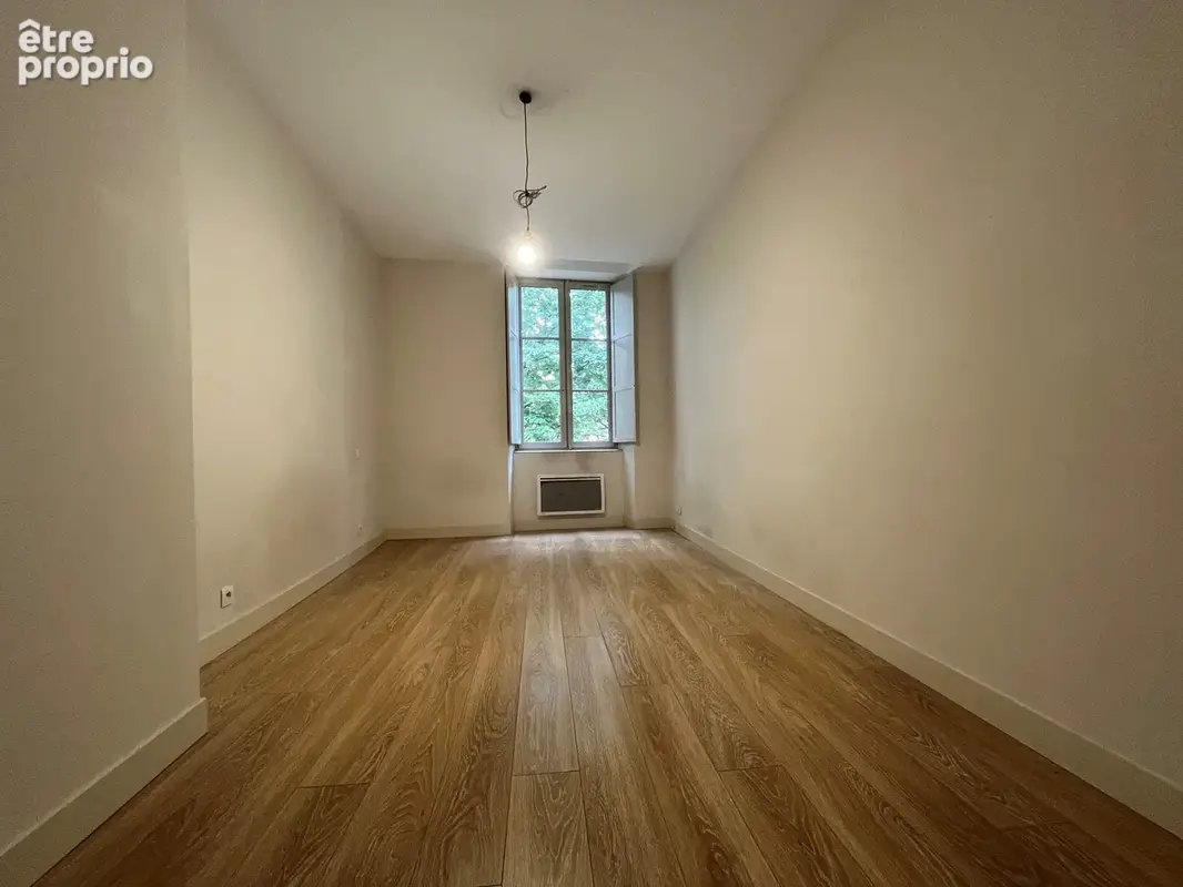 Appartement T3 de 81 m2 - Immeuble en pierre - Quartier Saint-Michel - photo 11