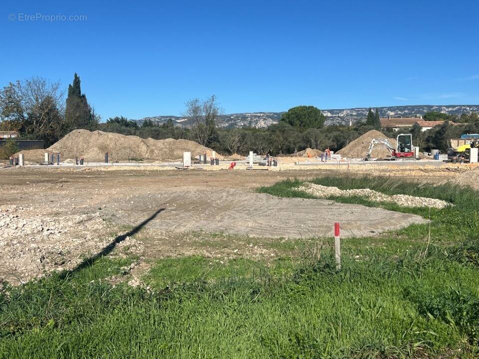 Terrain à MALLEMORT