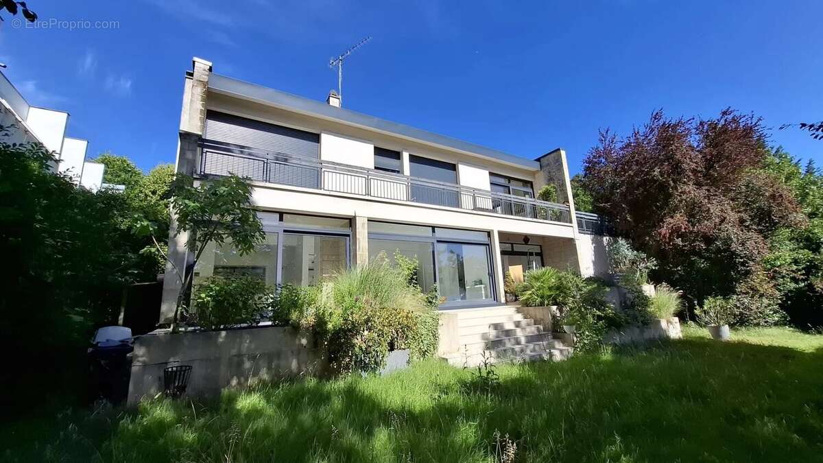 Maison à LA CELLE-SAINT-CLOUD