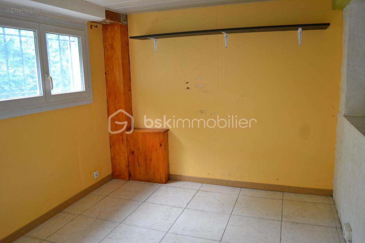 En exclusivité À vendre : Maison élevée sur sous-sol dans un quartier calme - photo 7