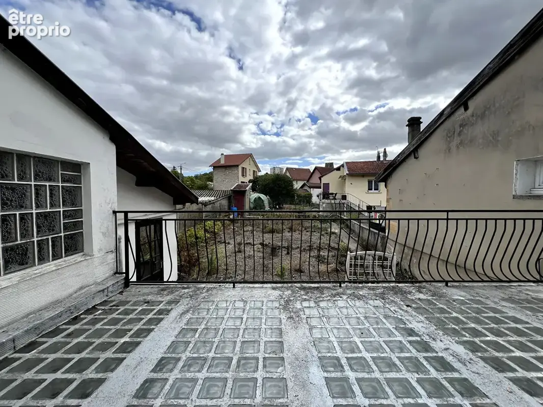 BAR LE DUC : Maison de ville 74 m² à rénover, 4 pièces, 2 chambres, garage, terrasse et jardin - photo 18