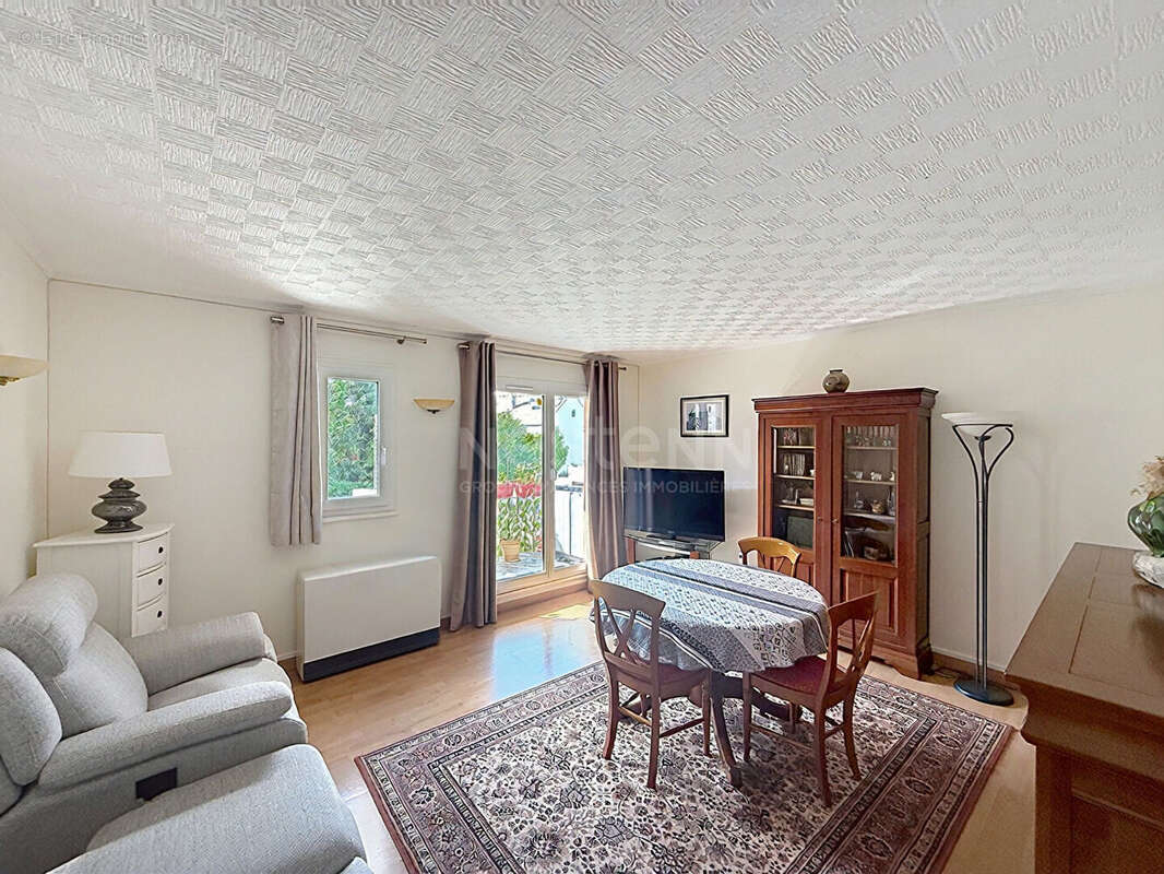 Appartement à LAMORLAYE