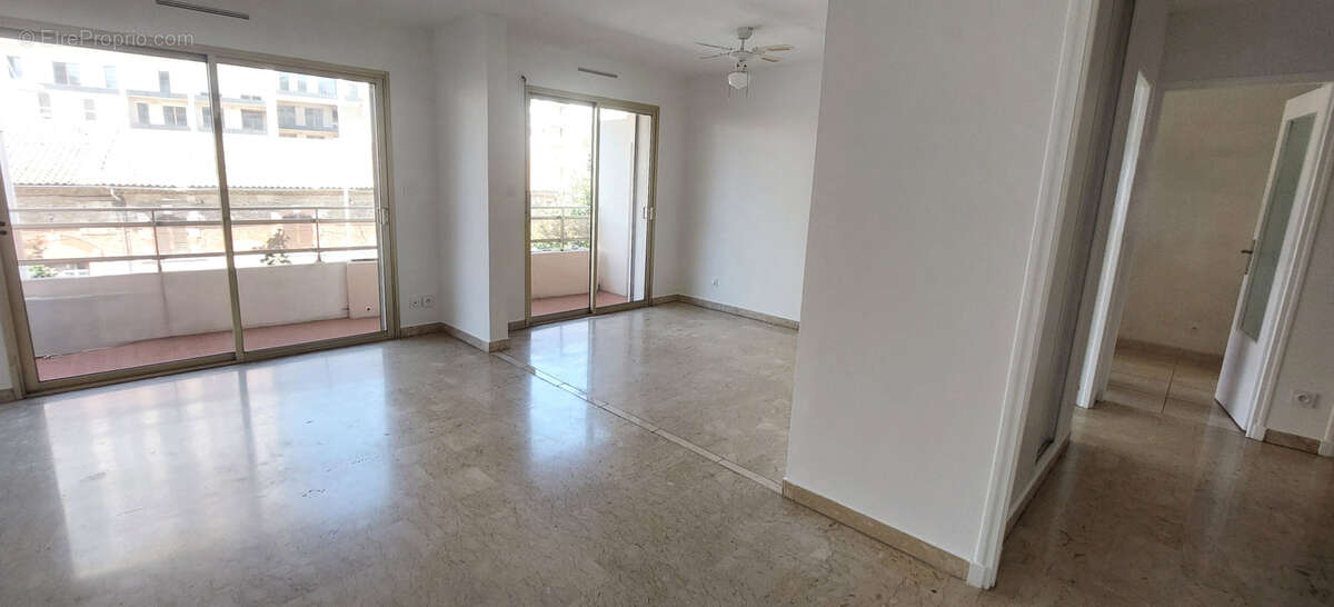 Toulon Le Mourillon Appartement T3 + TERRASSE - photo 2