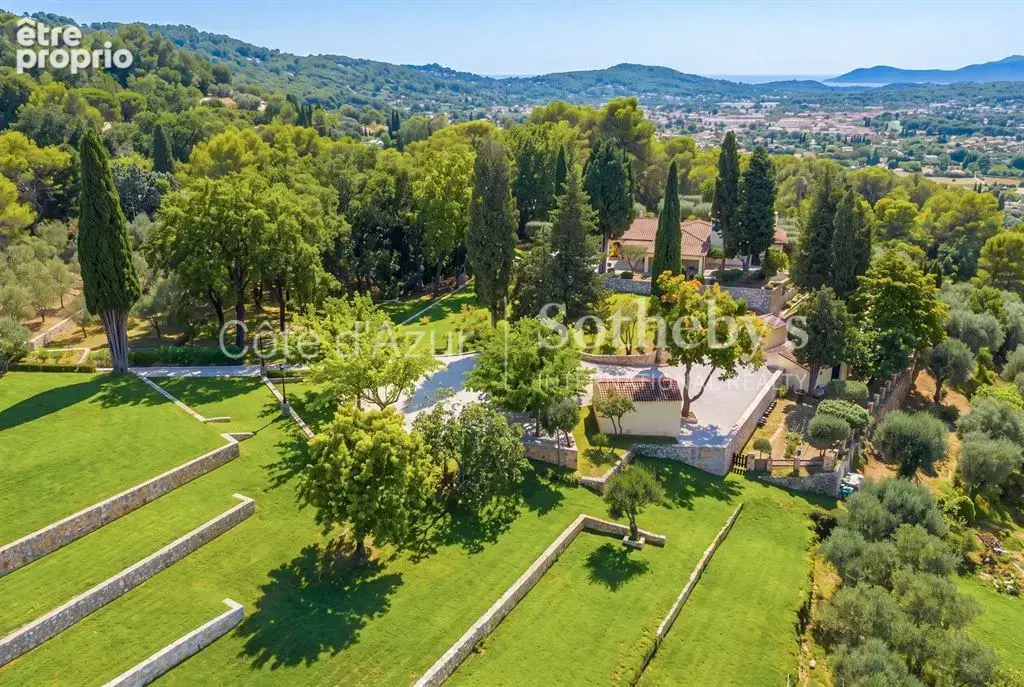 Grasse, vaste propriété familiale avec deux maisons, piscine à débordement et vue mer - photo 14