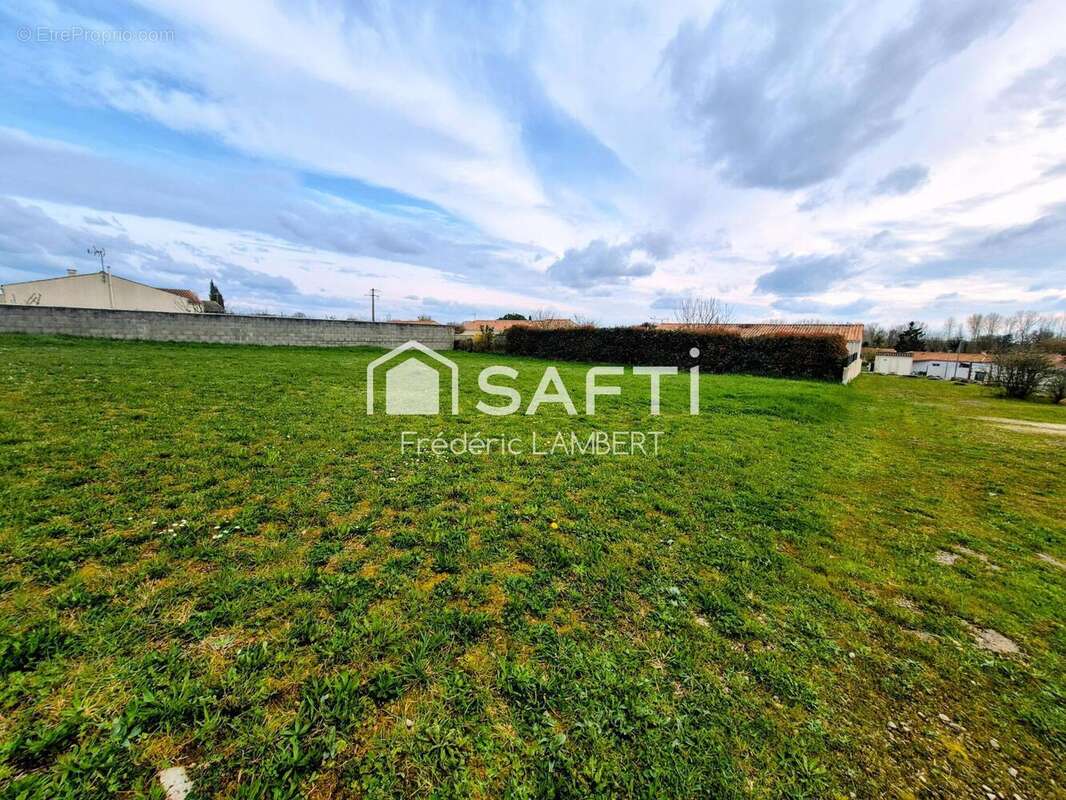 Terrain 924 m² à Le Bourdet  - photo 6