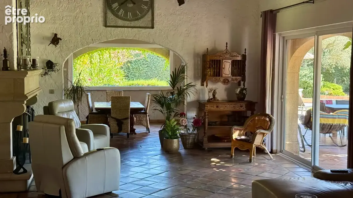 Propriété à vendre entre Peynier et Trets sur plus d'un hectare, maison principale environ 225 m2 - photo 5