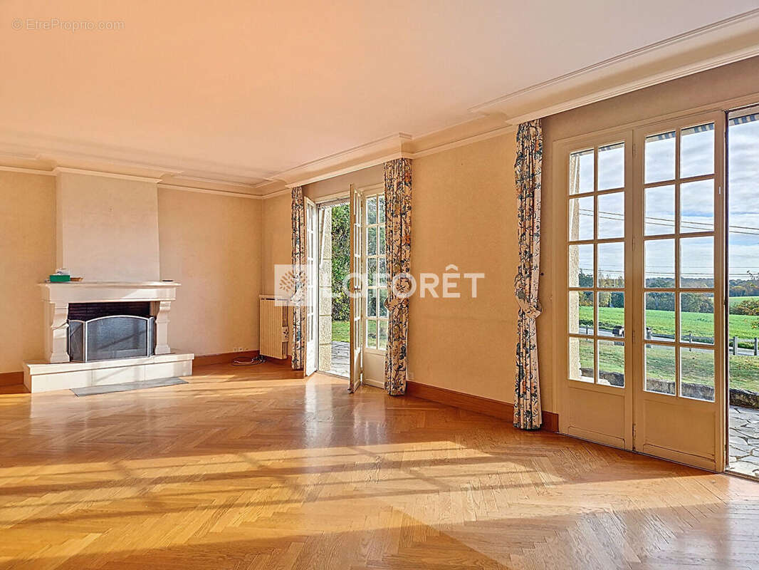 Maison à NOYAL-CHATILLON-SUR-SEICHE