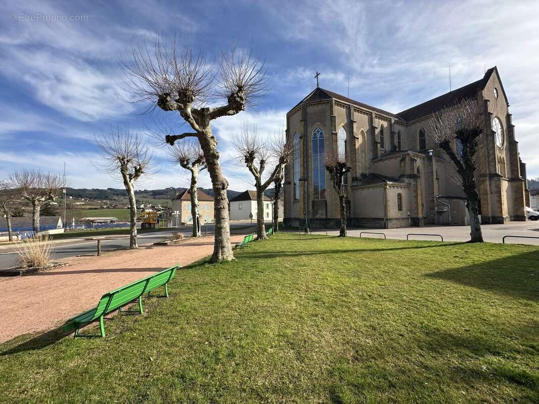 Eglise du village - Appartement à CHAUFFAILLES