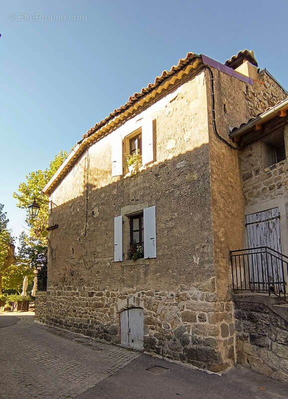 Maison à AILHON