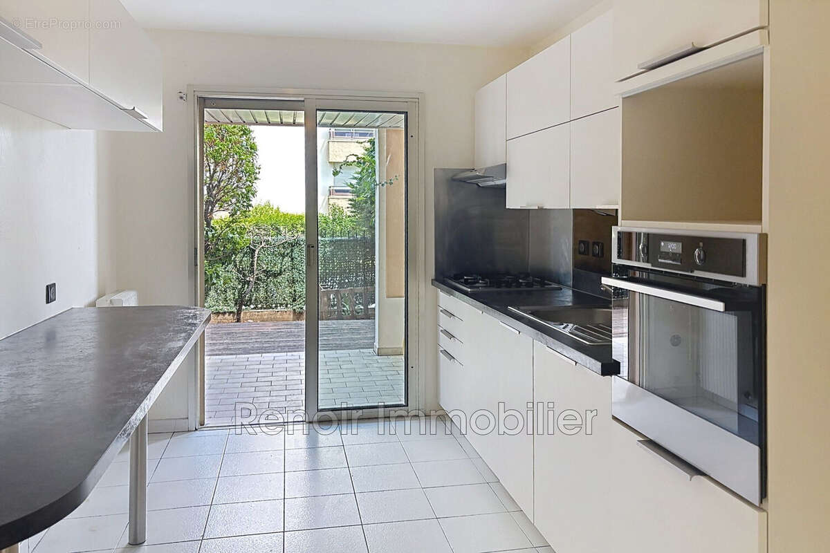 Appartement à SAINT-LAURENT-DU-VAR