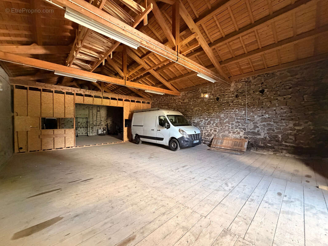 SAINT-PIERRE-SUR-DOUX   Ensemble immobilier avec maison rénovée, corps de ferme et 1,76 hectare de terrain - photo 13