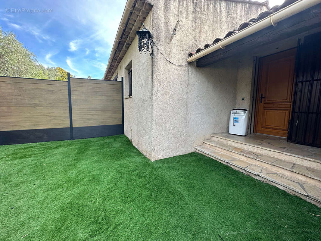 Appartement à LA COLLE-SUR-LOUP