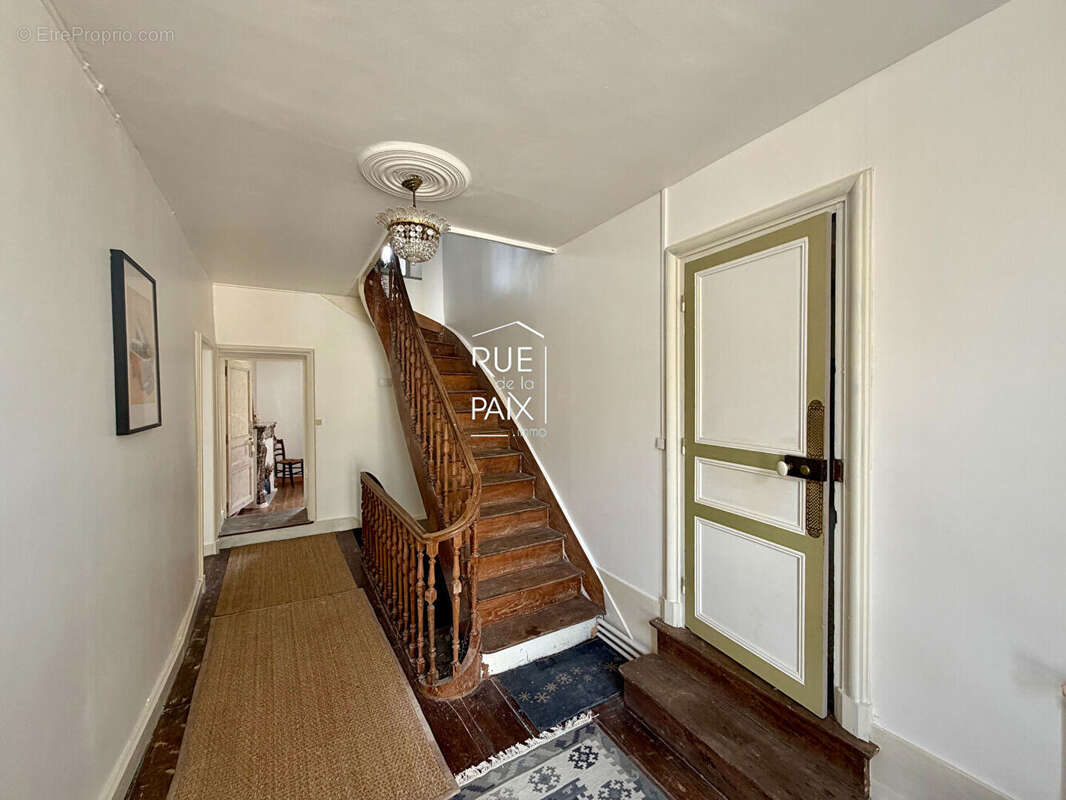 Maison de caractère - Saint-Maixent-l'École  - 5 chambres - 275 m2 - photo 7