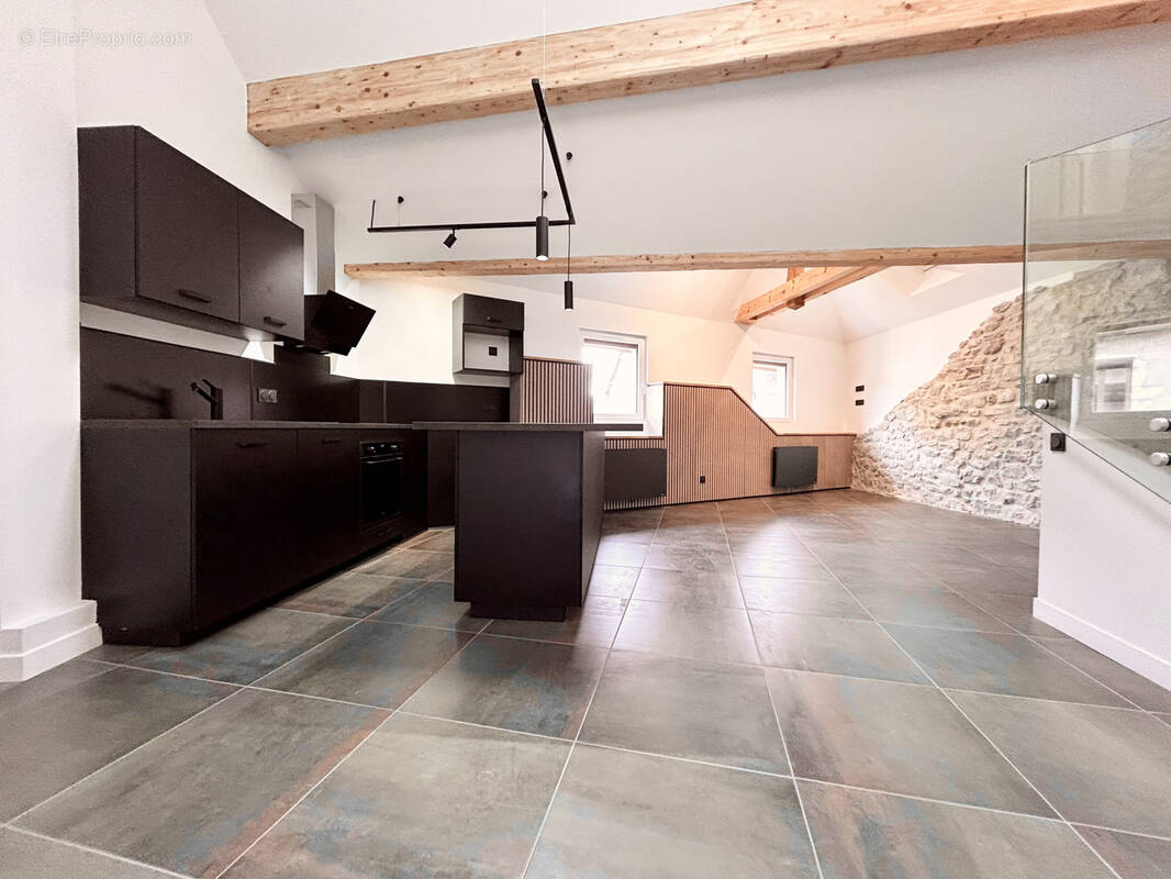 Appartement à YENNE