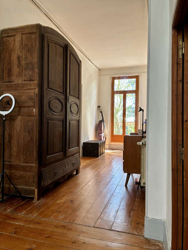 Maison de Maitre de type T6 - photo 11