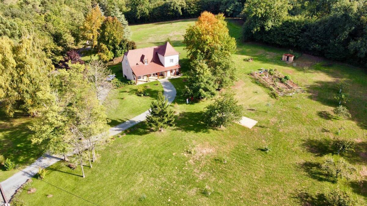 Maison à SAINT-AVIT-DE-VIALARD