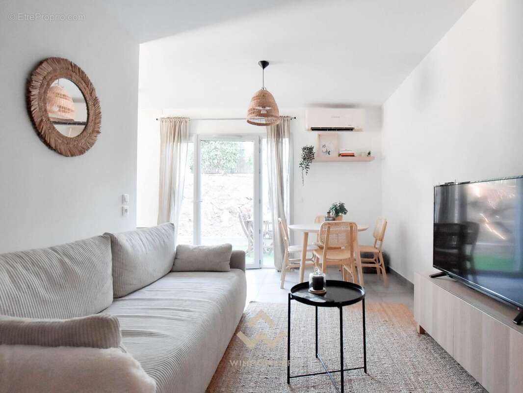 Appartement T2 - rez-de-jardin - Séjour - La Garde 83130