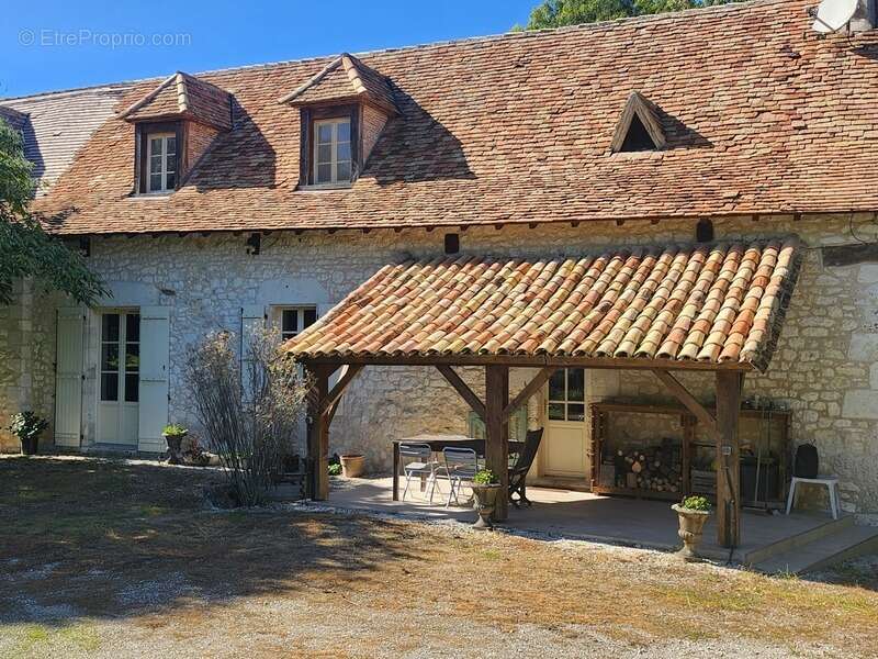 Belle propriété historique en pierre avec parc arboré - Dépendances et piscine - à vendre - proche de CASTILLONNES (47) - photo 4
