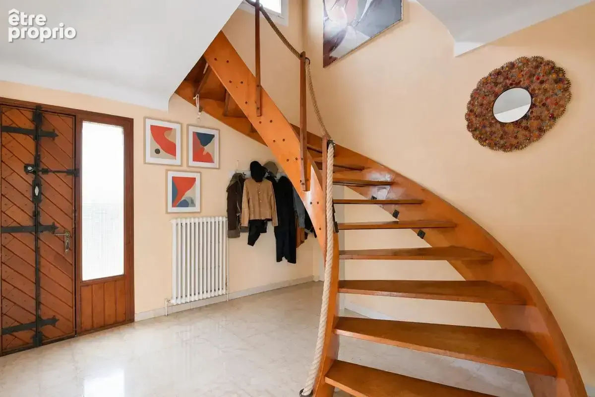 Maison de 6 pièces de 134 m² à Nîmes, Justices Vieilles - photo 6