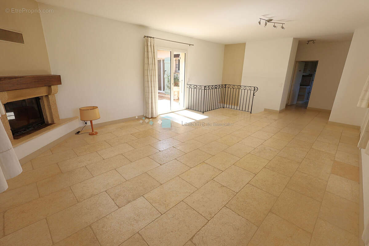 Maison à SAINT-CEZAIRE-SUR-SIAGNE