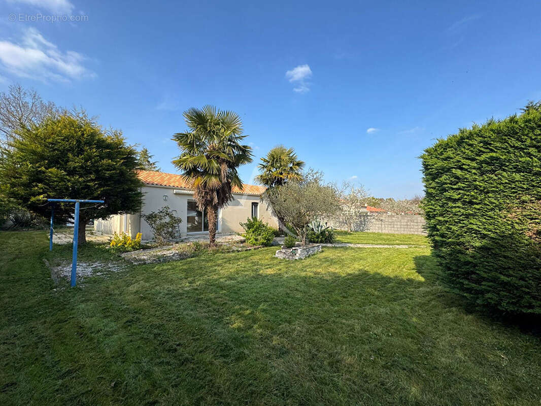 Maison à BEAULIEU-SOUS-LA-ROCHE