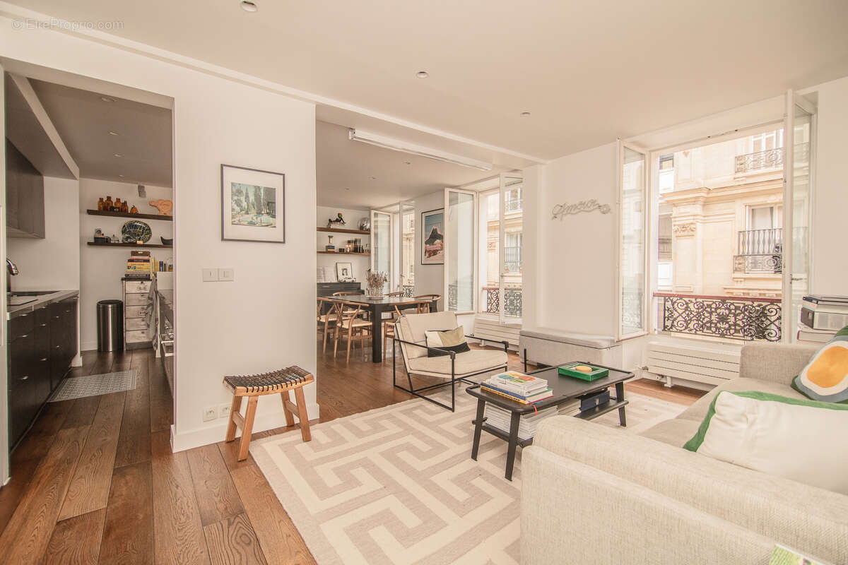 Appartement à PARIS-10E