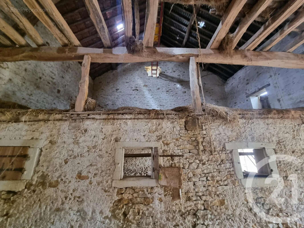 Maison à CORVOL-D'EMBERNARD