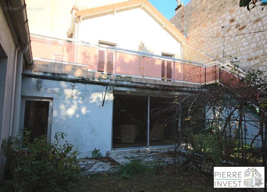 Maison à COURBEVOIE