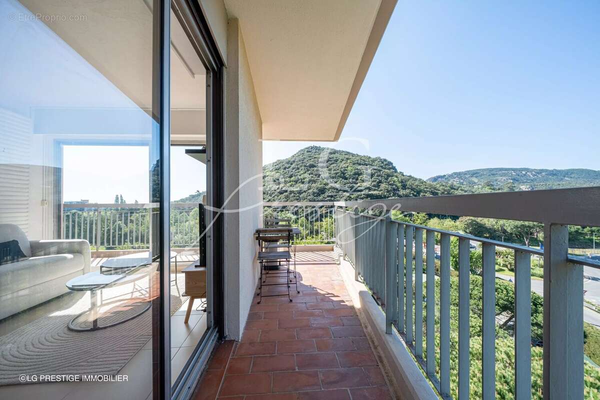 Appartement à MANDELIEU-LA-NAPOULE