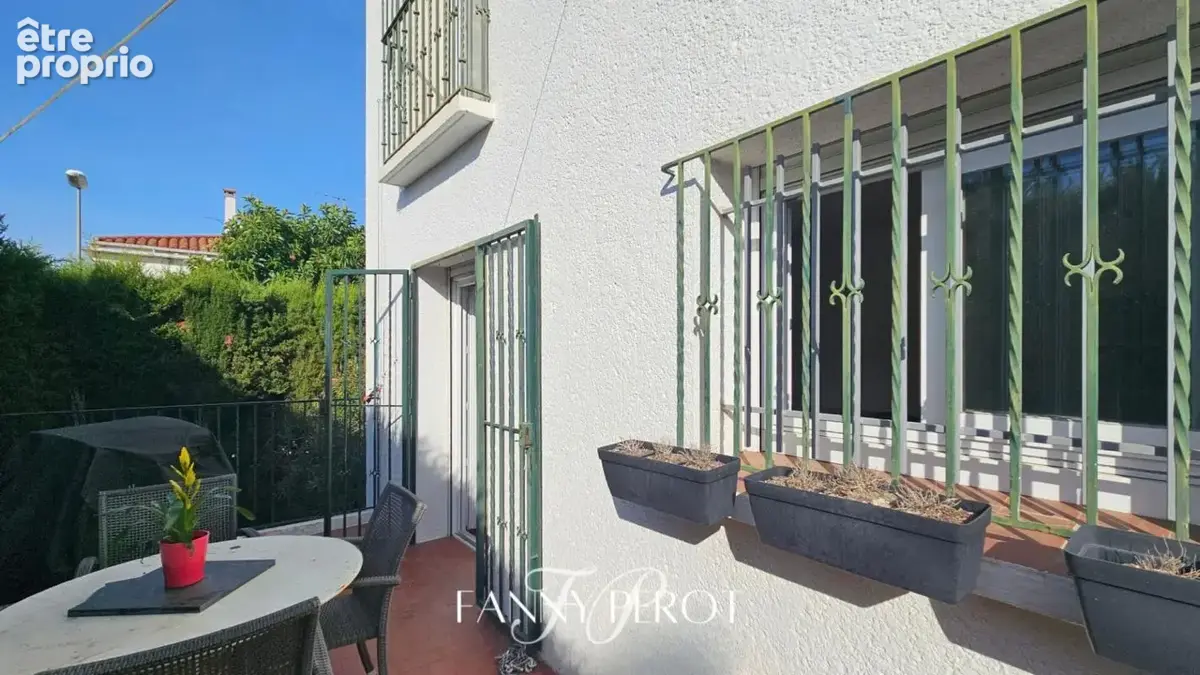 Maison familiale de charme de plus de 150 m² avec terrasses, jardin et sous-sol complet au clos Banet - photo 12