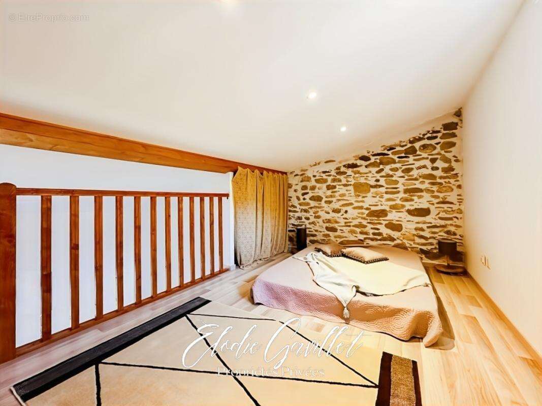 Maison à COURNANEL