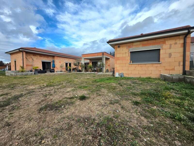 SALVIZINET, Maison plain-pied de 167 m² avec 991 m² de terrain - photo 2