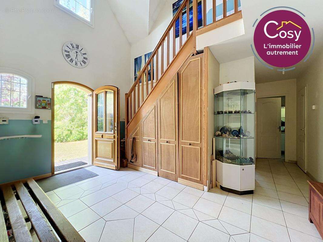 À découvrir sans tarder ! Belle maison familiale de 148 m2 s - photo 3