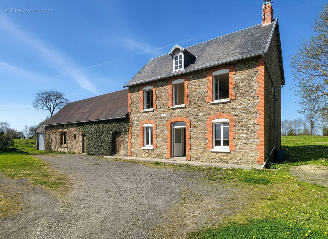Maison à SAINT-DENIS-LE-VETU
